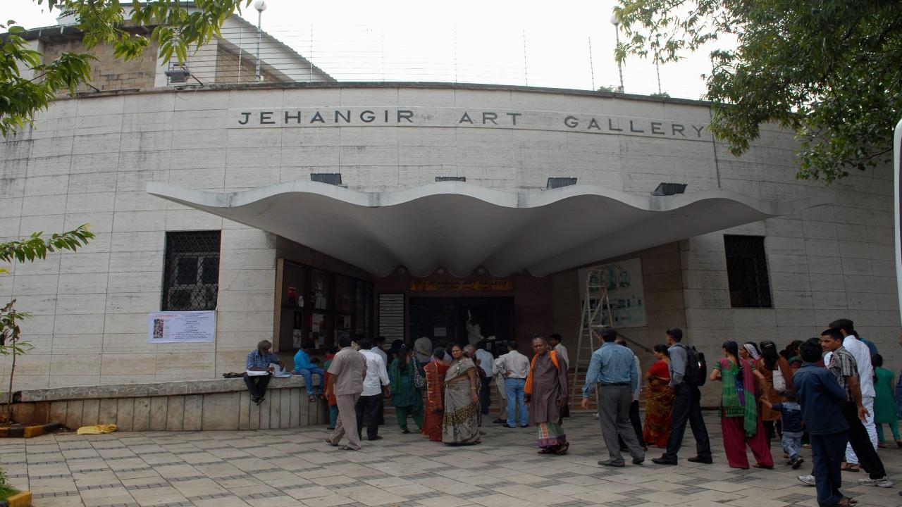 NGMA
One of the most notable museums of art in India, NGMA Mumbai was earlier an auditorium known as the Sir Cowasji Jehangir Public Hall. The hall was gifted to the city by Sir Jehangir, and was the only prominent one in the Colaba area till the museum was opened to the public in 1996.